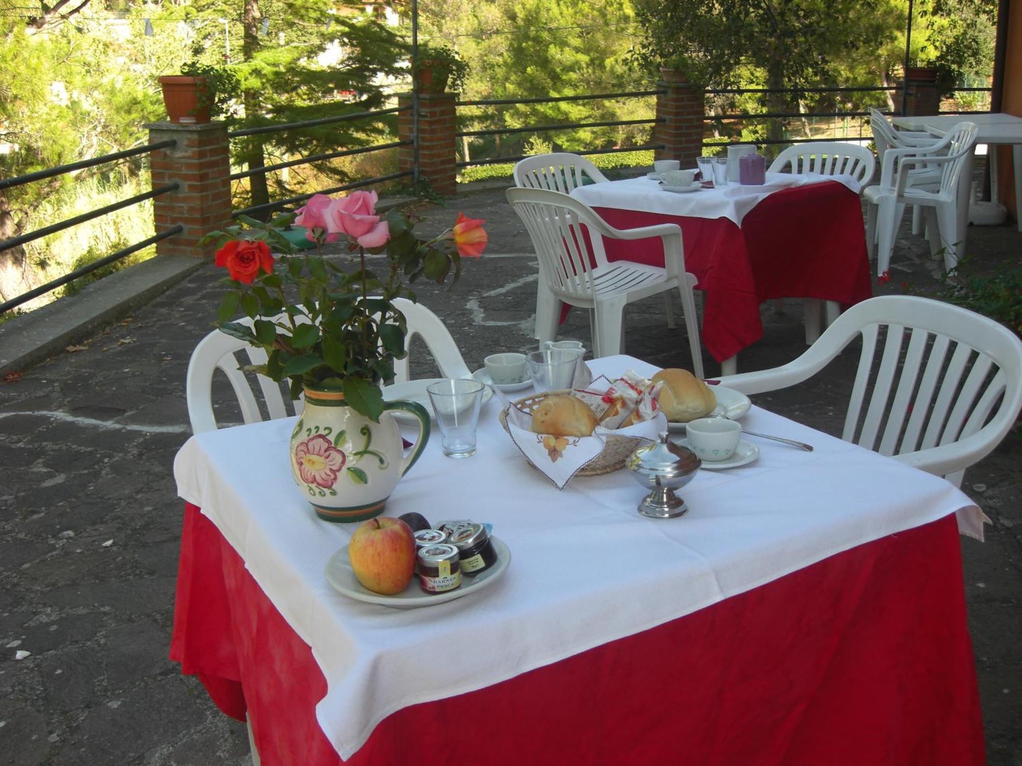 Hotel Il Poggetto คาสเตลลินา มาริตติมา ภายนอก รูปภาพ