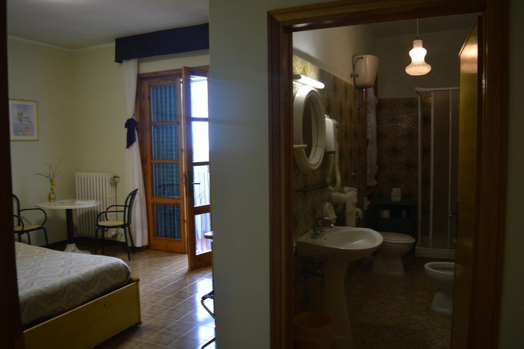Hotel Il Poggetto คาสเตลลินา มาริตติมา ภายนอก รูปภาพ